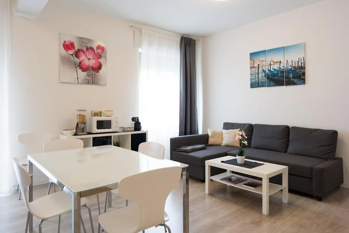 Zara Venice Apartment Free Parking location