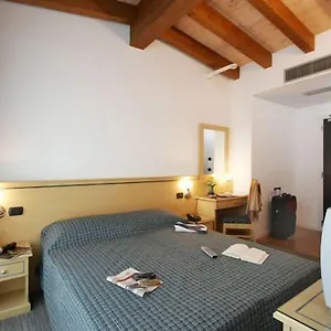 3* Otel Mary